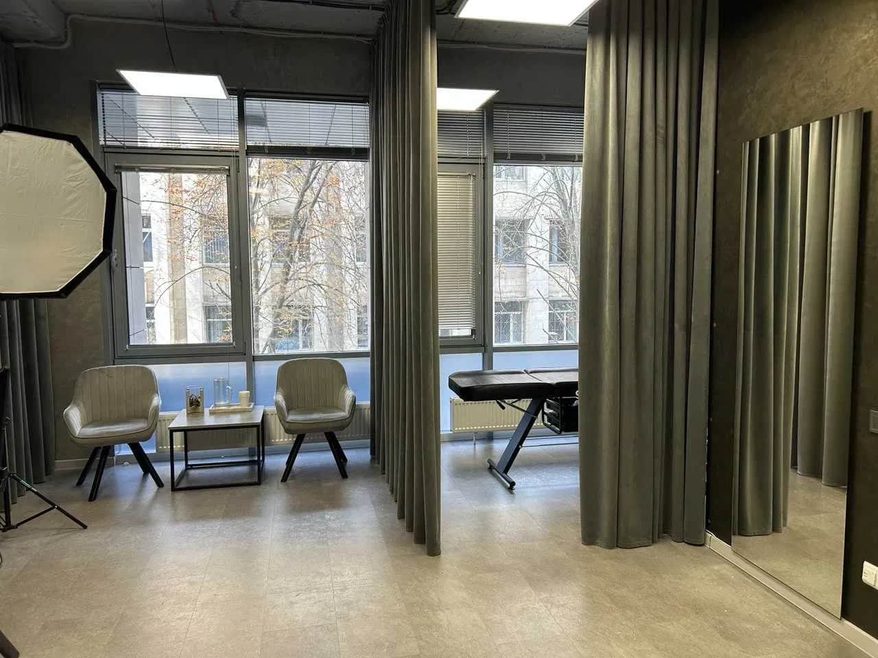 Кабінет в IQ-HOUSE: власний санвузол, інтернет під час відключень - фото 2