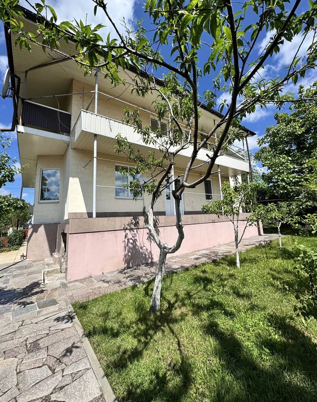 Будинок, Центр: 3 спальні, резервне живлення, 1.29 га - фото 2