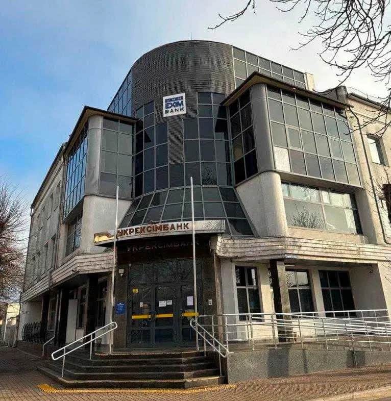 Будівля банку, Ізмаїл: 327 одиниць рухомого майна, аукціон - фото 1