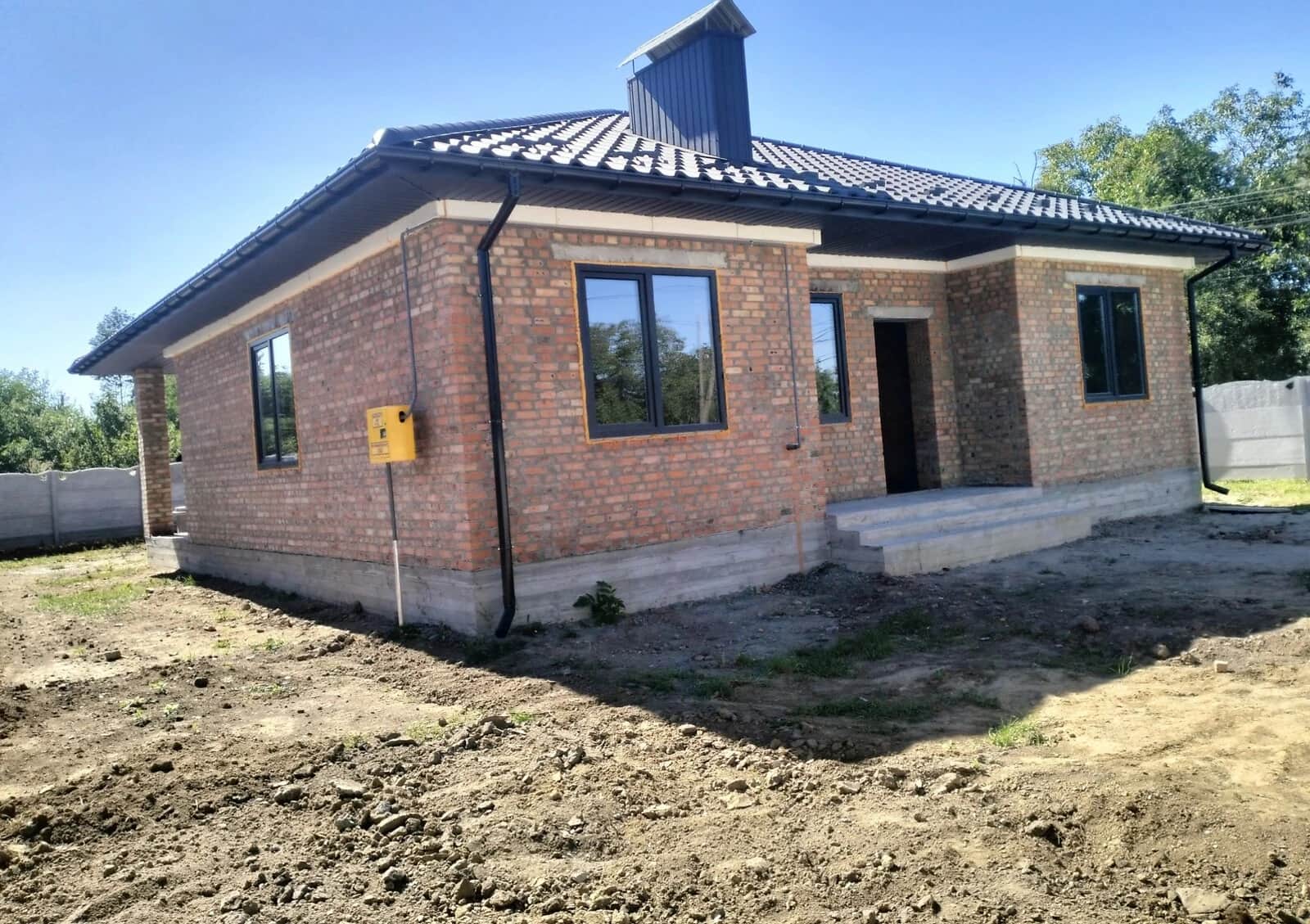 Будинок, Щітки: 3 спальні, цегляні стіни, газове опалення - фото 1