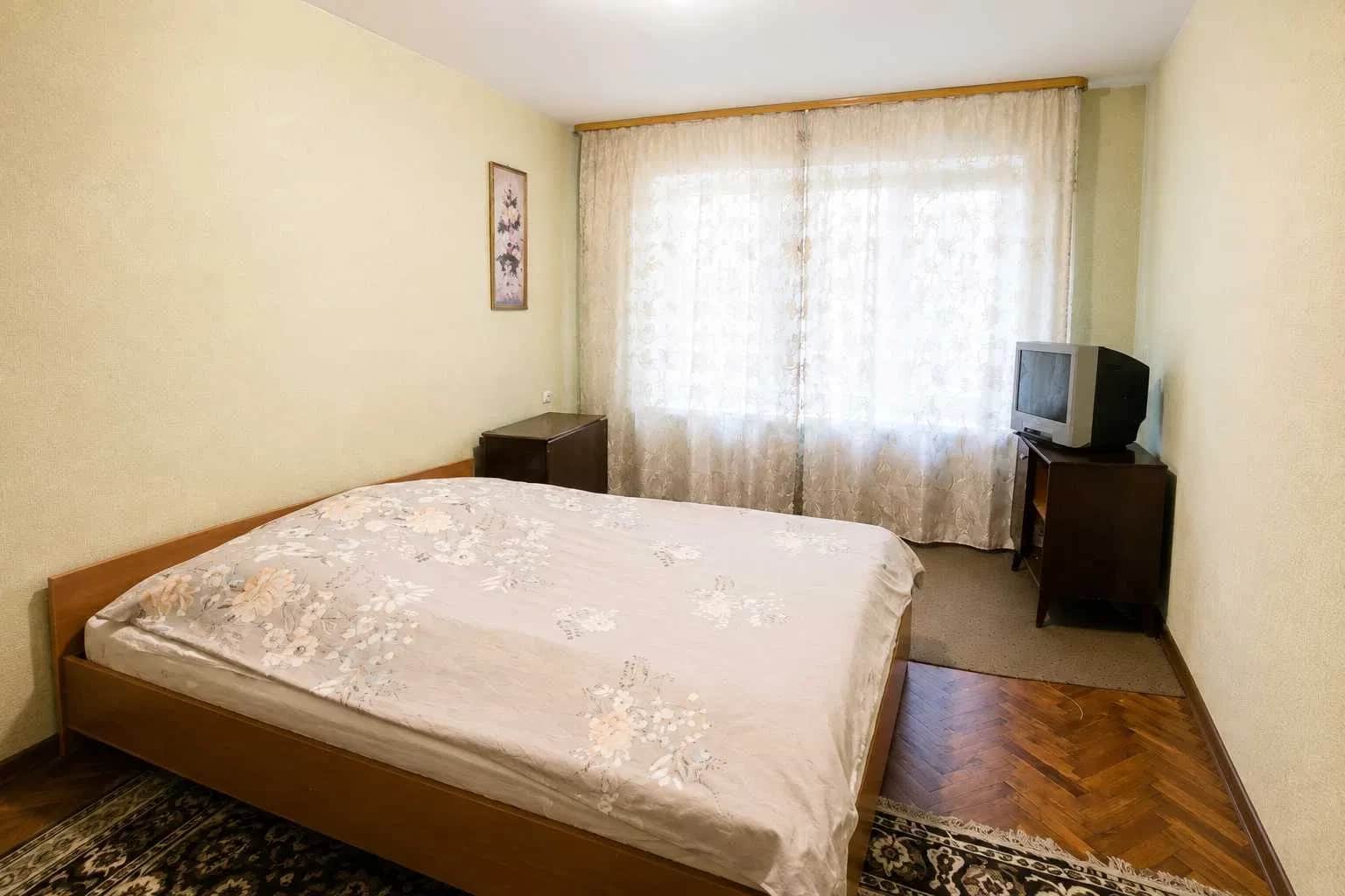 2-кімнатна квартира, Бровари: погріб у дворі, центр міста - фото 1