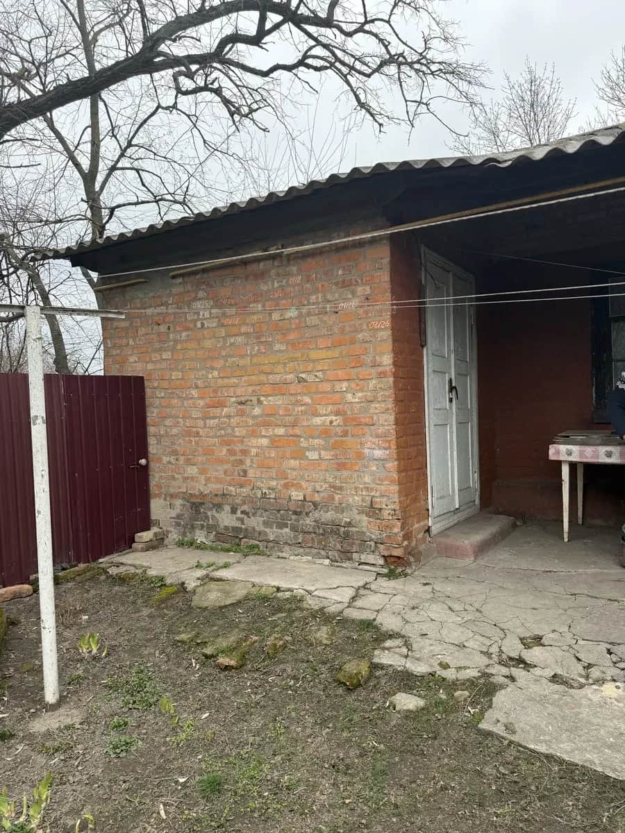 Будинок квартирного типу, Чорнухи: 1 сотка землі, цегляні стіни - фото 1