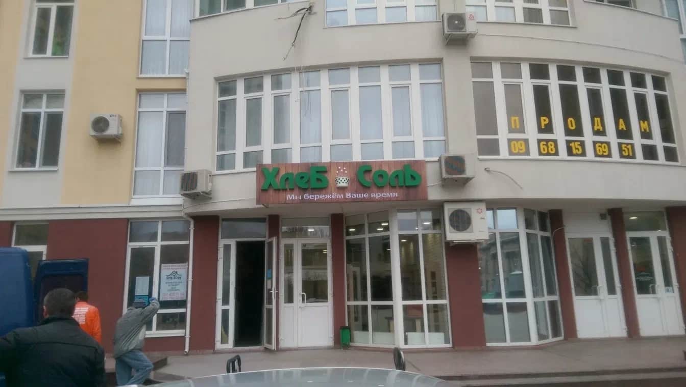 Магазин у ЖК Французький: фасадний вхід, вікно до підлоги - фото 1