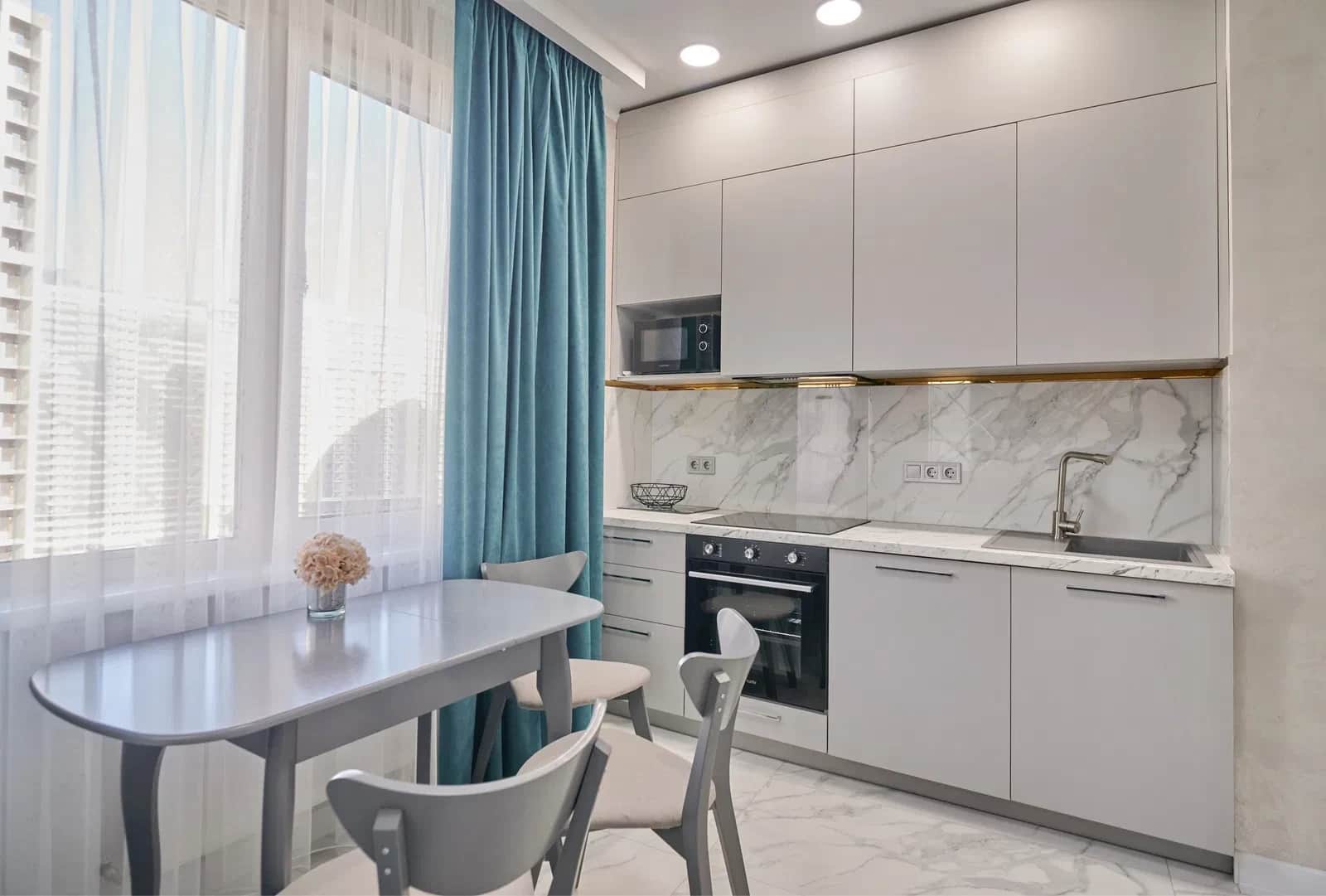 2-кімнатна квартира у ЖК 36 Жемчужина: євроремонт, кухня-студія - фото 1