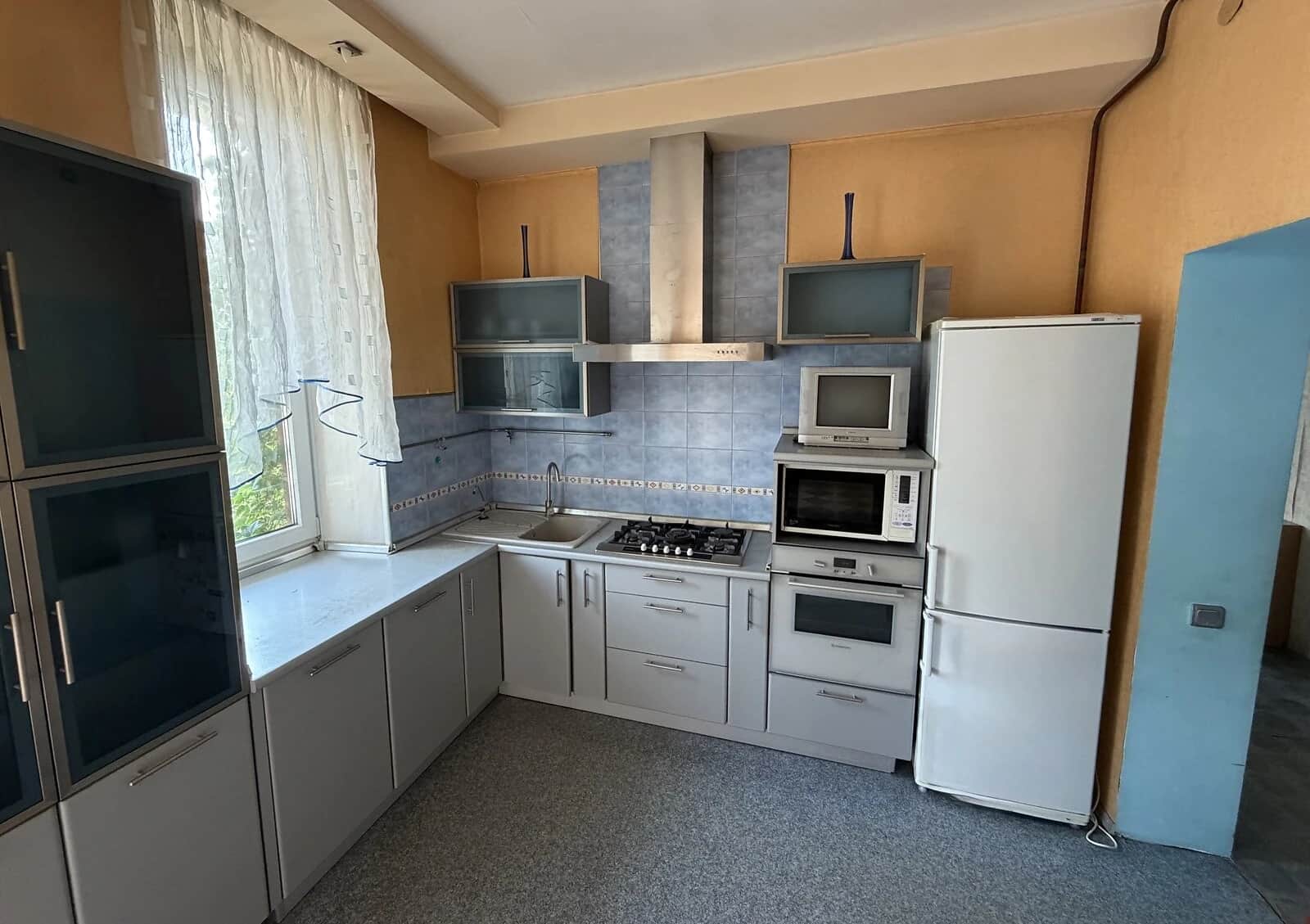 4-кімнатна квартира, Парк Шевченка: сталінка, еркер, стелі 3.1 м - фото 2