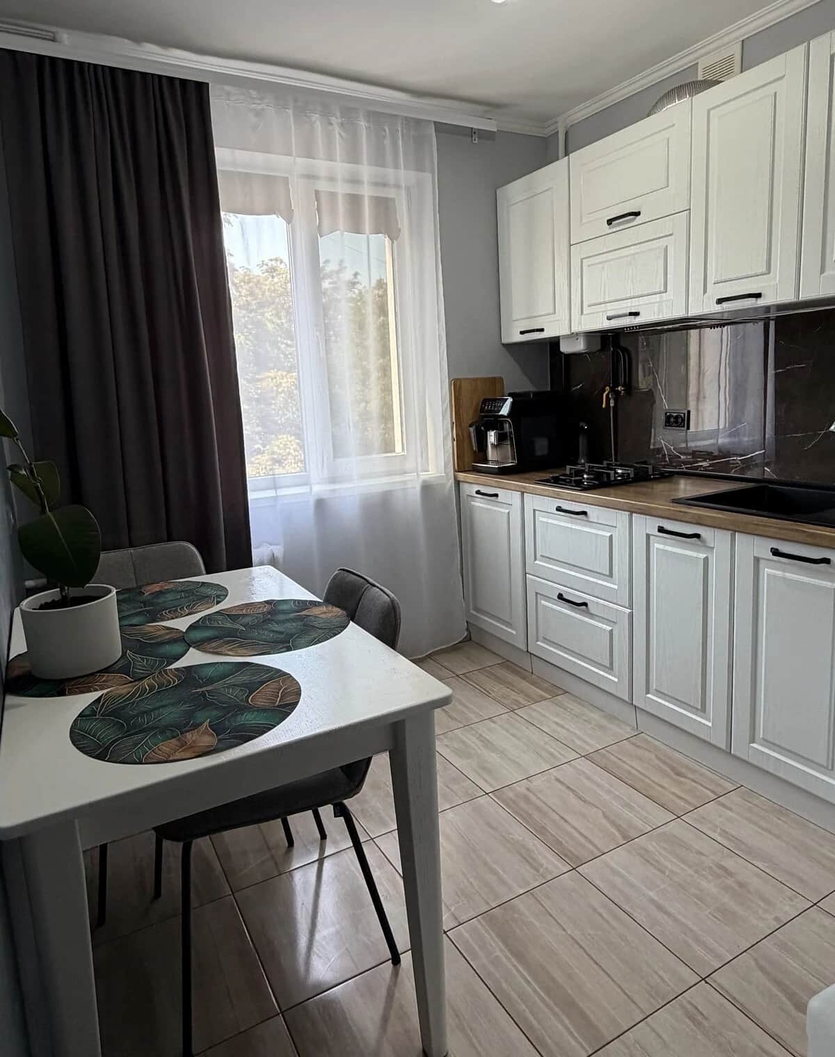 2-кімнатна квартира, Центр: косметичний ремонт, балкон - фото 1