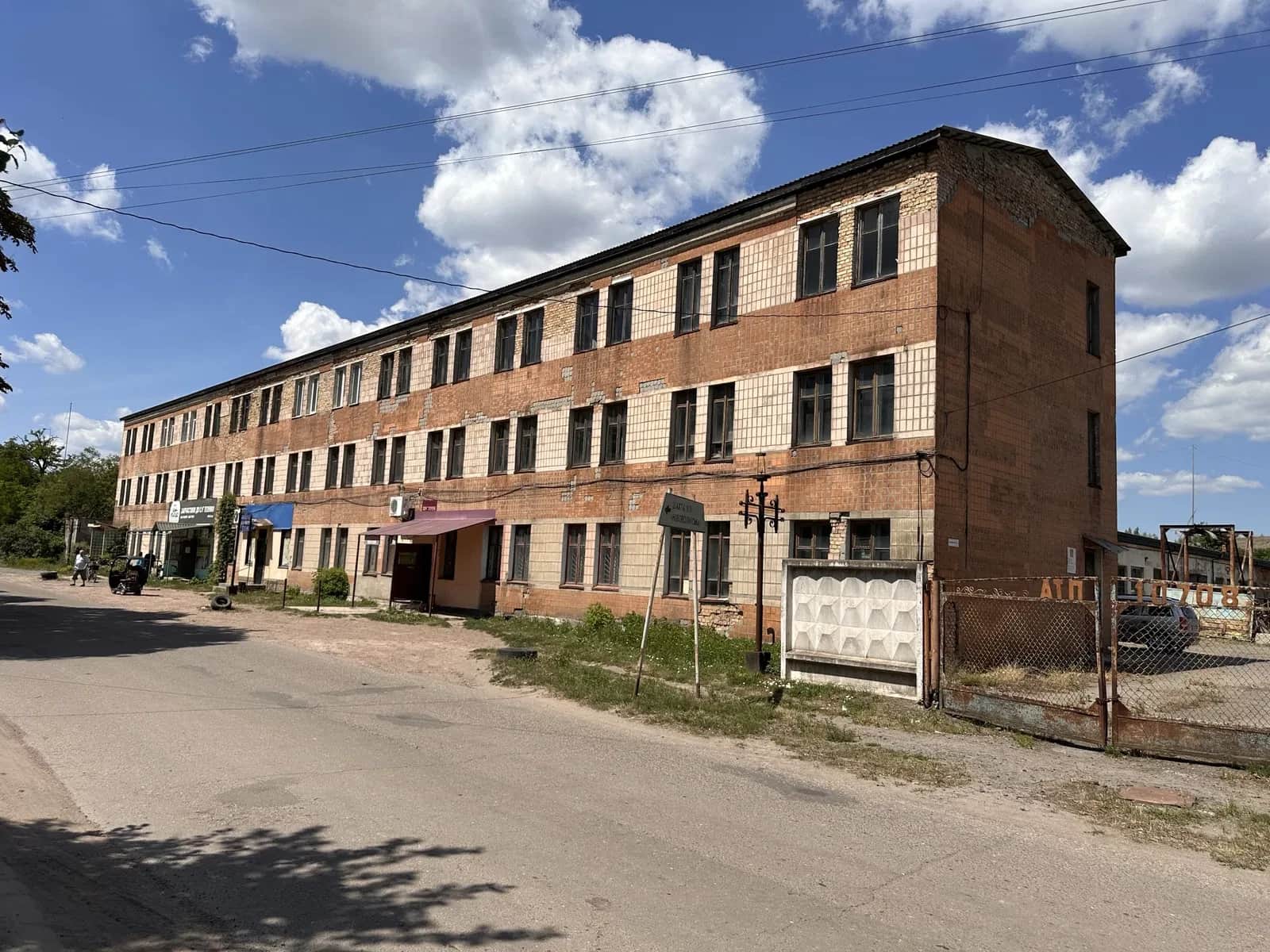 Приміщення, Нововолинськ: три поверхи, великі бокси - фото 1