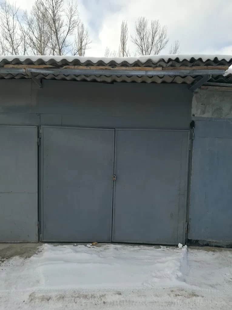 Паркомісце, Дніпровський: охорона, ворота, біля ресторану РобинГуд - фото 1