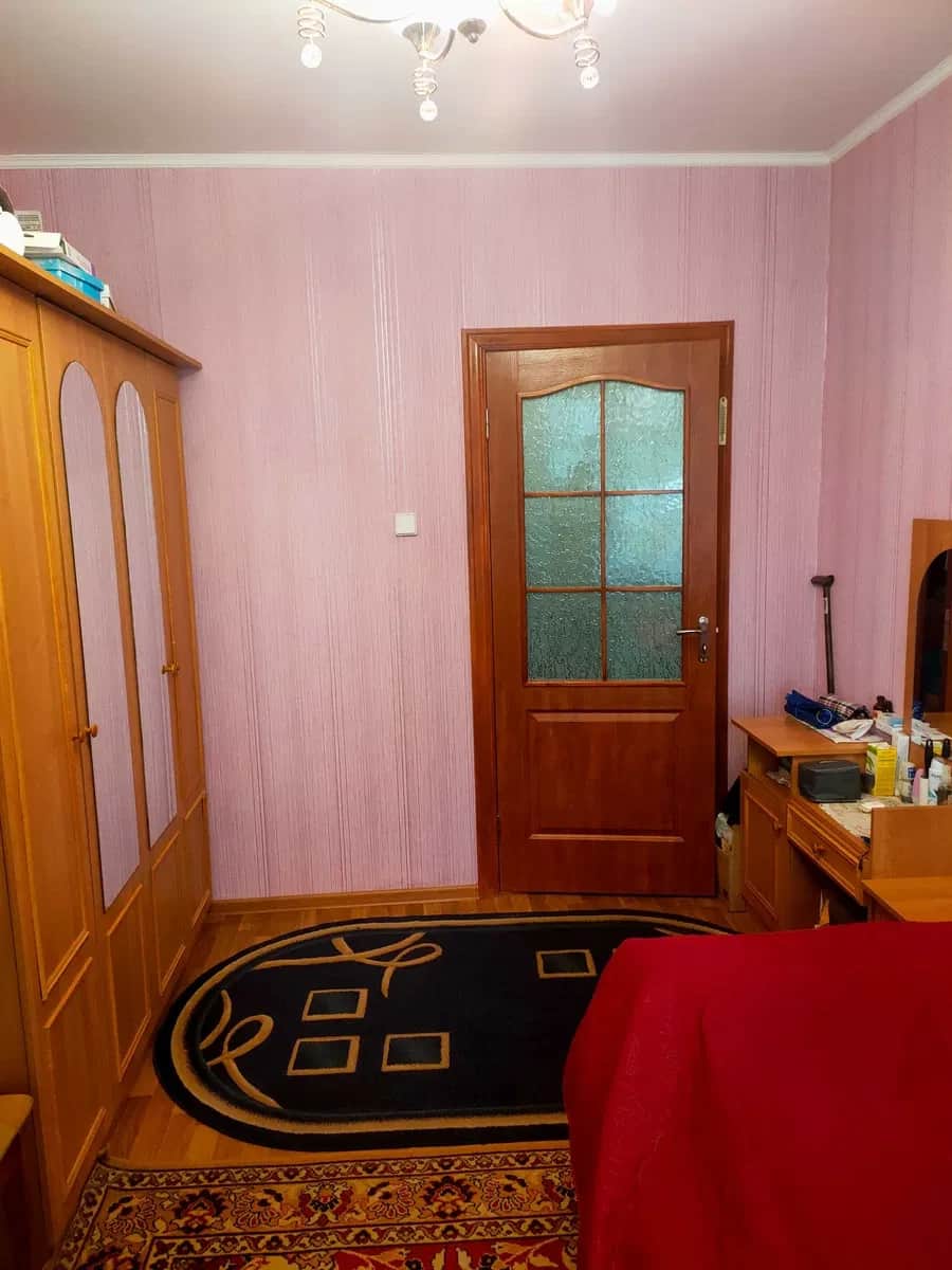 2-кімнатна квартира, Бровари: засклений балкон 7 м², броньовані двері - фото 2
