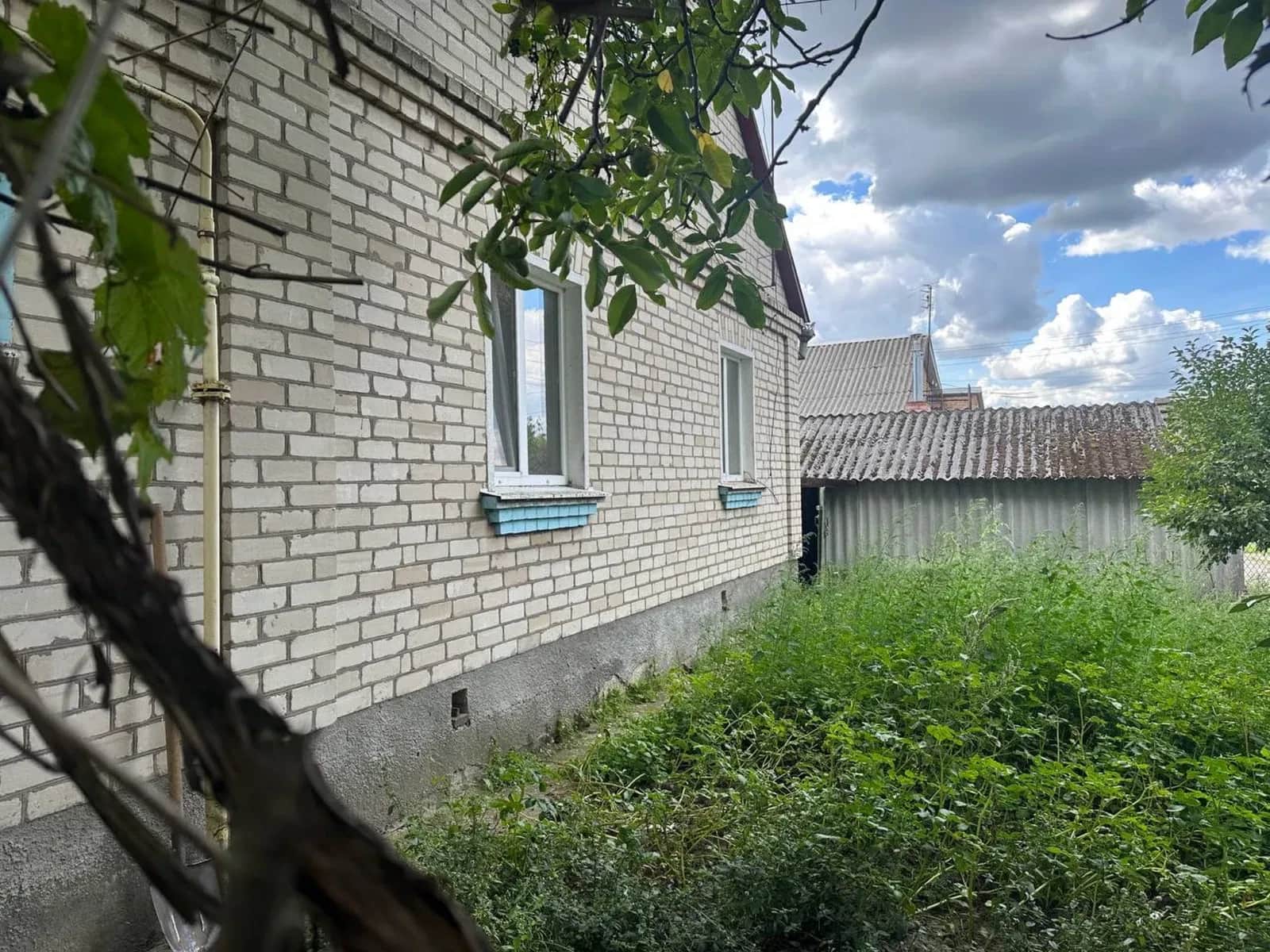 Будинок, Луцьк: два будинки, 2 гаражі, 8 соток - фото 1