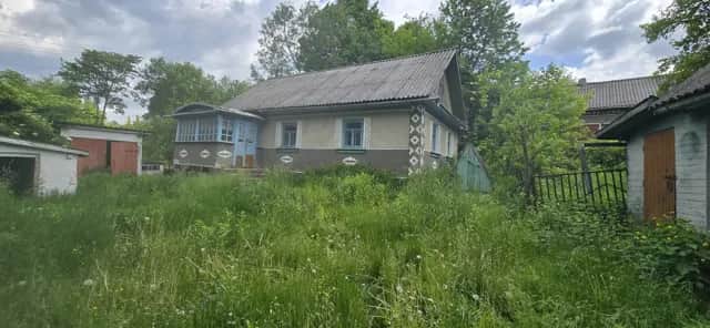 Будинок, Устечко: 25 соток, гараж, господарські будівлі - фото 1