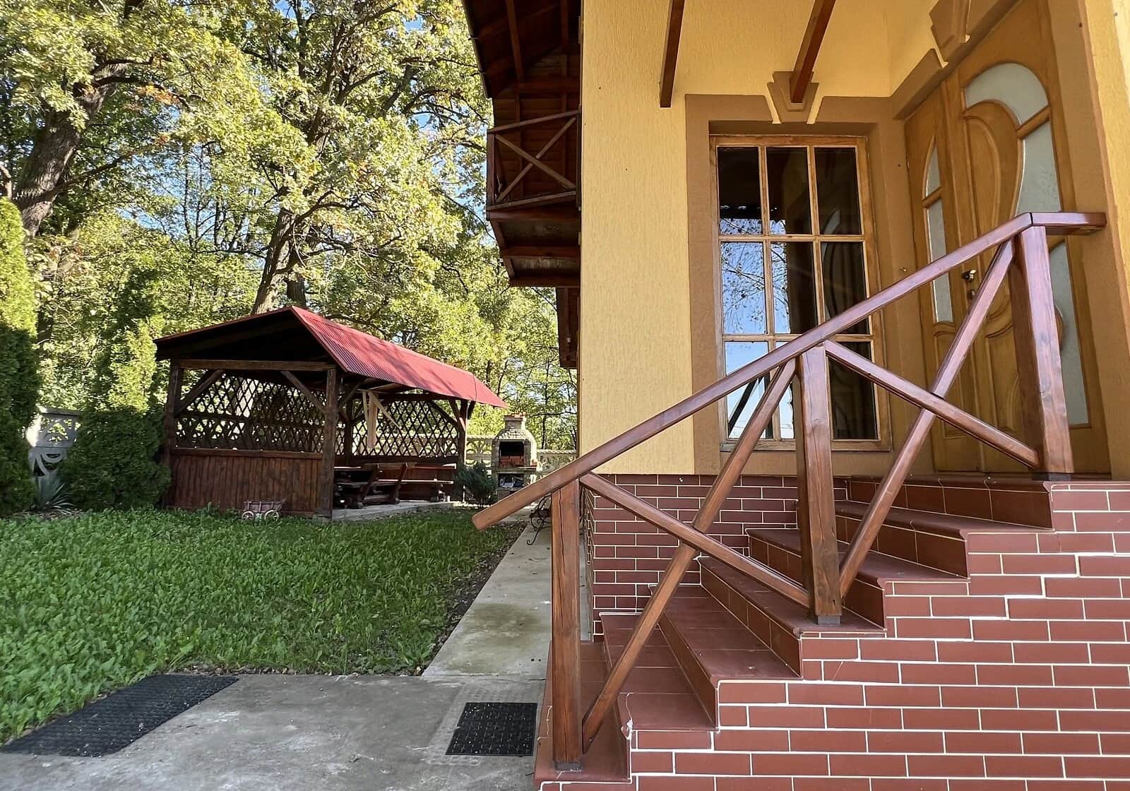 Будинок, Великий Кучурів: веранда, тераса, гараж із підвалом - фото 1