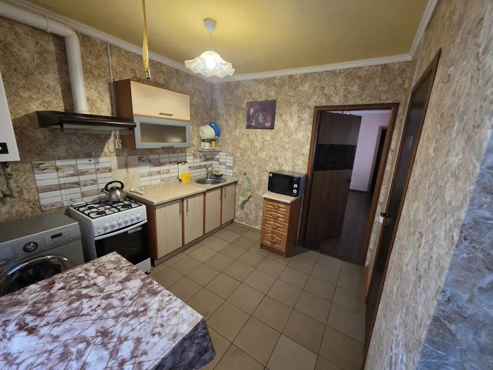 Будинок, Приморський: суміжні кімнати, місце для авто у дворі - фото 1