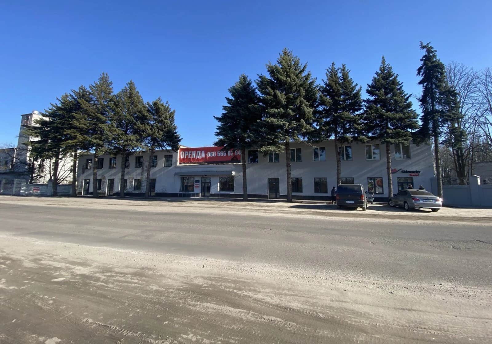 Комерційне приміщення на вул. Гідності: фасадне, відкрита стоянка - фото 1