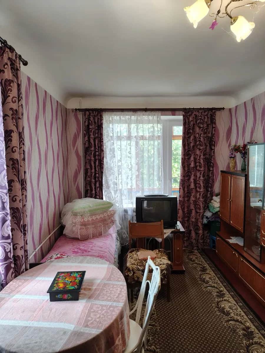 1-кімнатна квартира, Червона: косметичний ремонт, засклений балкон - фото 1