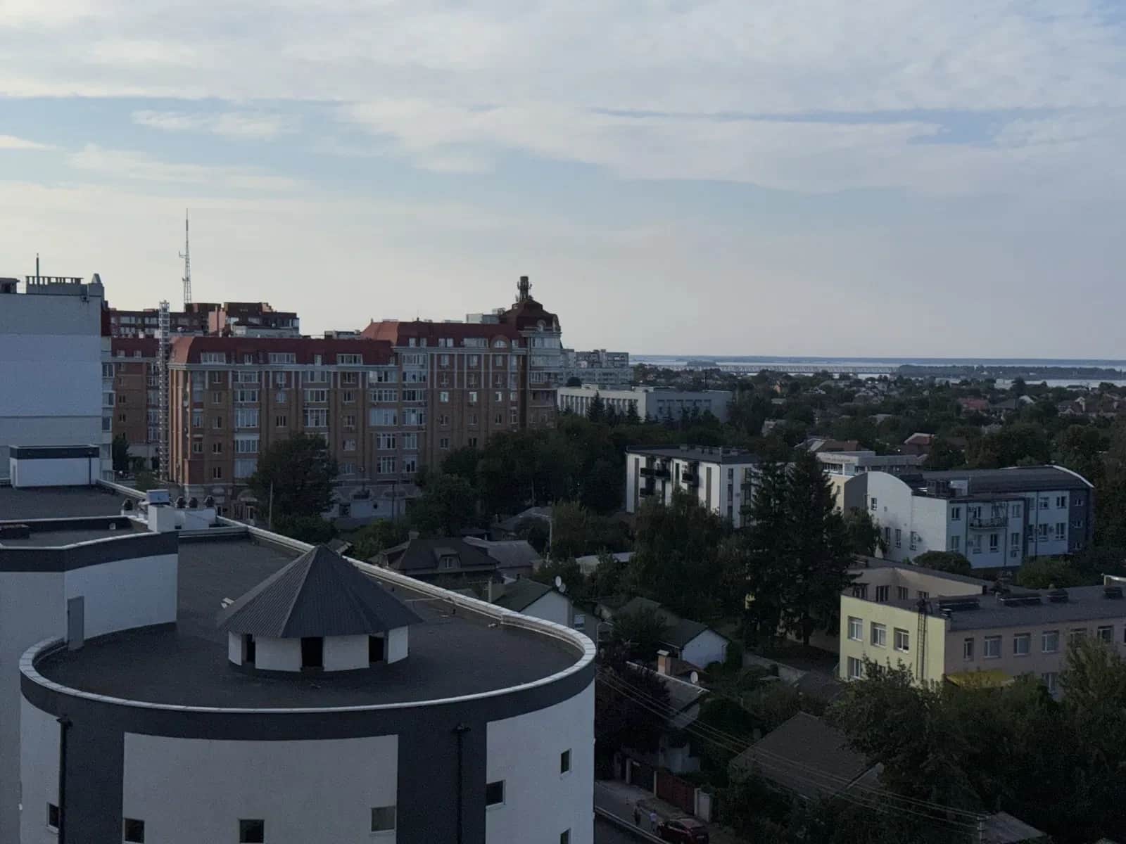 3-кімнатна квартира, Черкаси: вид на Дніпро, дві лоджії, паркінг - фото 2