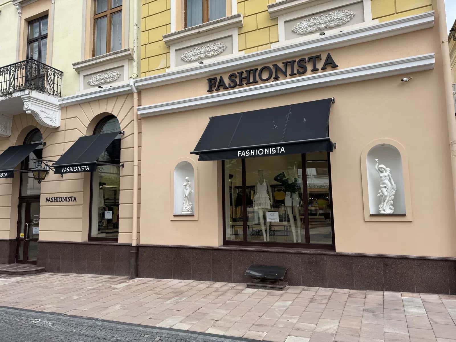 Приміщення у центрі: фасадне, кондиціонер, паркувальне місце - фото 1