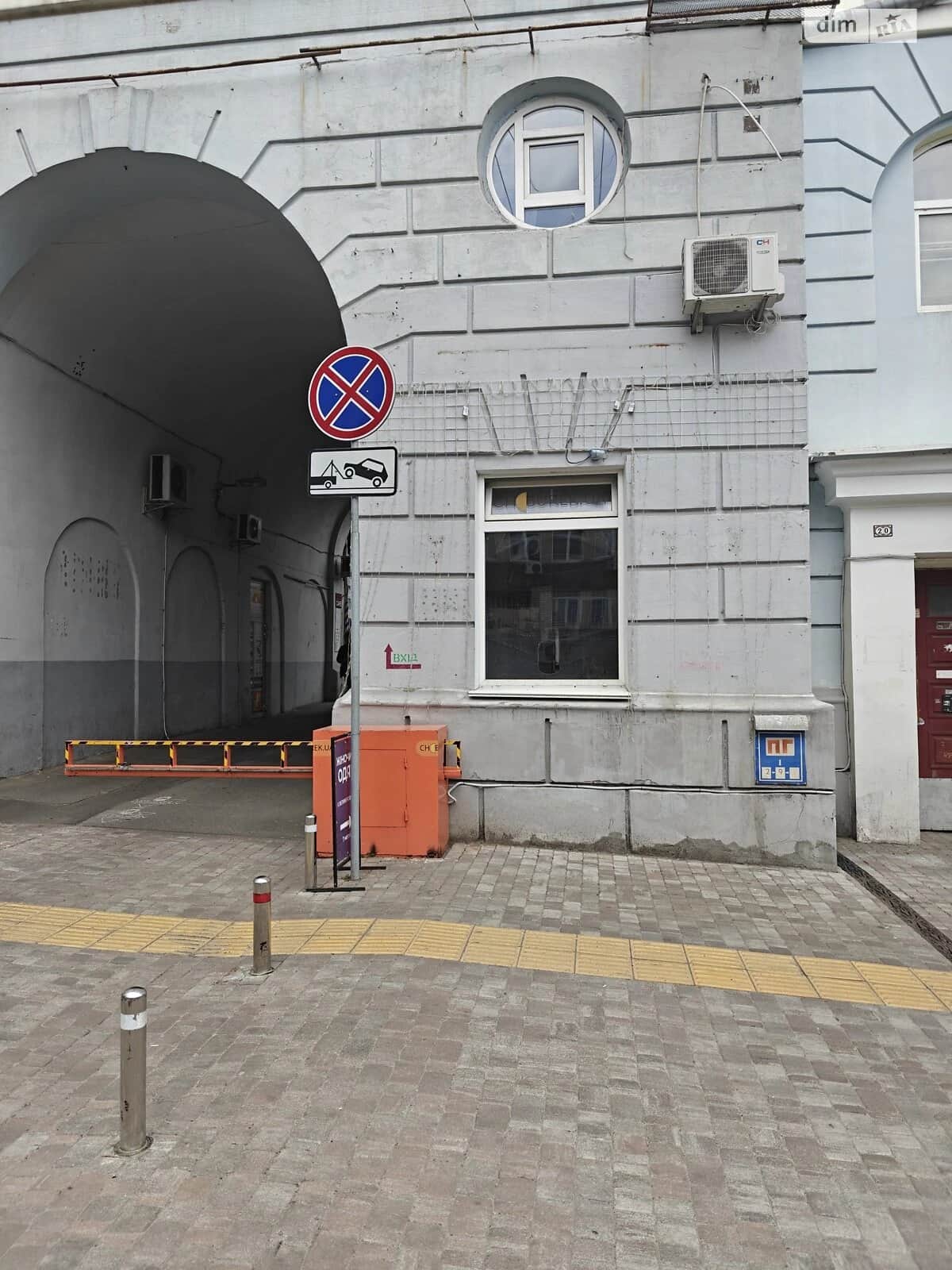 Приміщення, Центр: фасадне, метро Театральна, автоматичні ворота - фото 2
