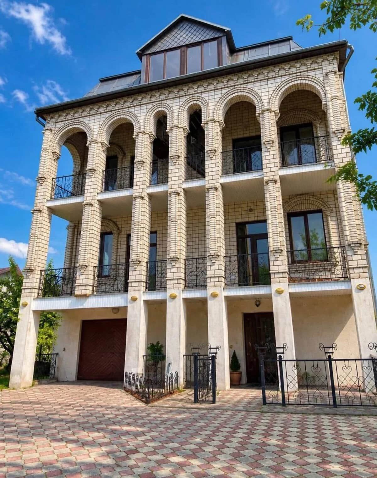 Будинок, Дубляни: веранда, свердловина, опалення без світла - фото 1