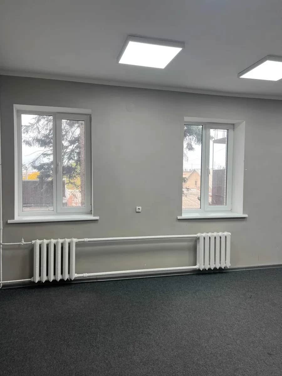 Офіс, Комунарський: кабінети 12,2-34 м², охорона, паркувальне місце - фото 1