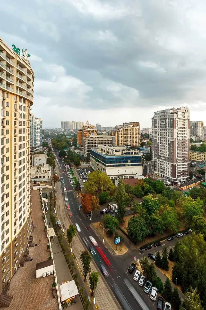 1-кімнатна квартира у ЖК РОДОС: вид на море, дорогий ремонт, два балкони - фото 1