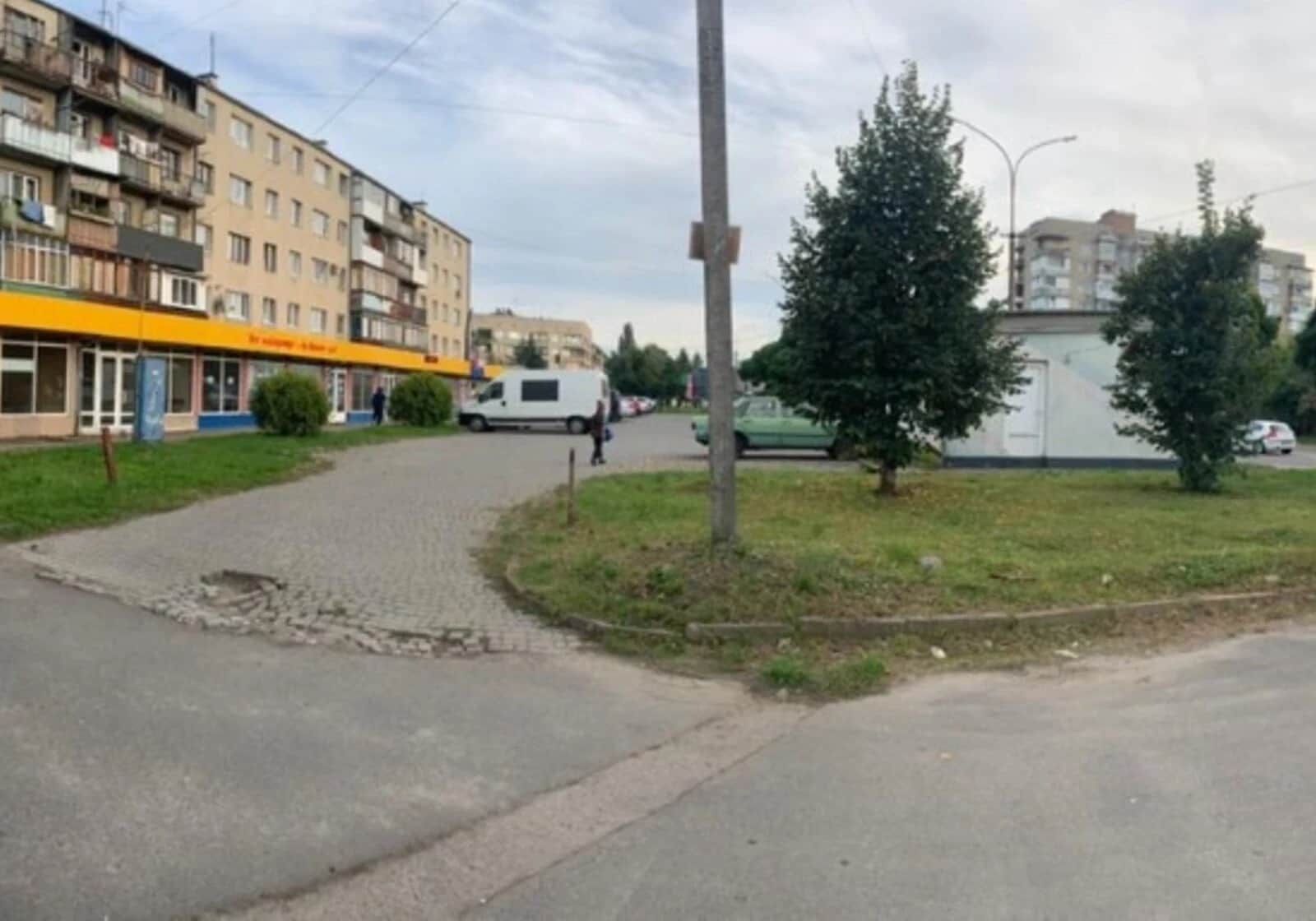 Комерційне приміщення, П'яний базар: цокольний поверх, рампа - фото 1