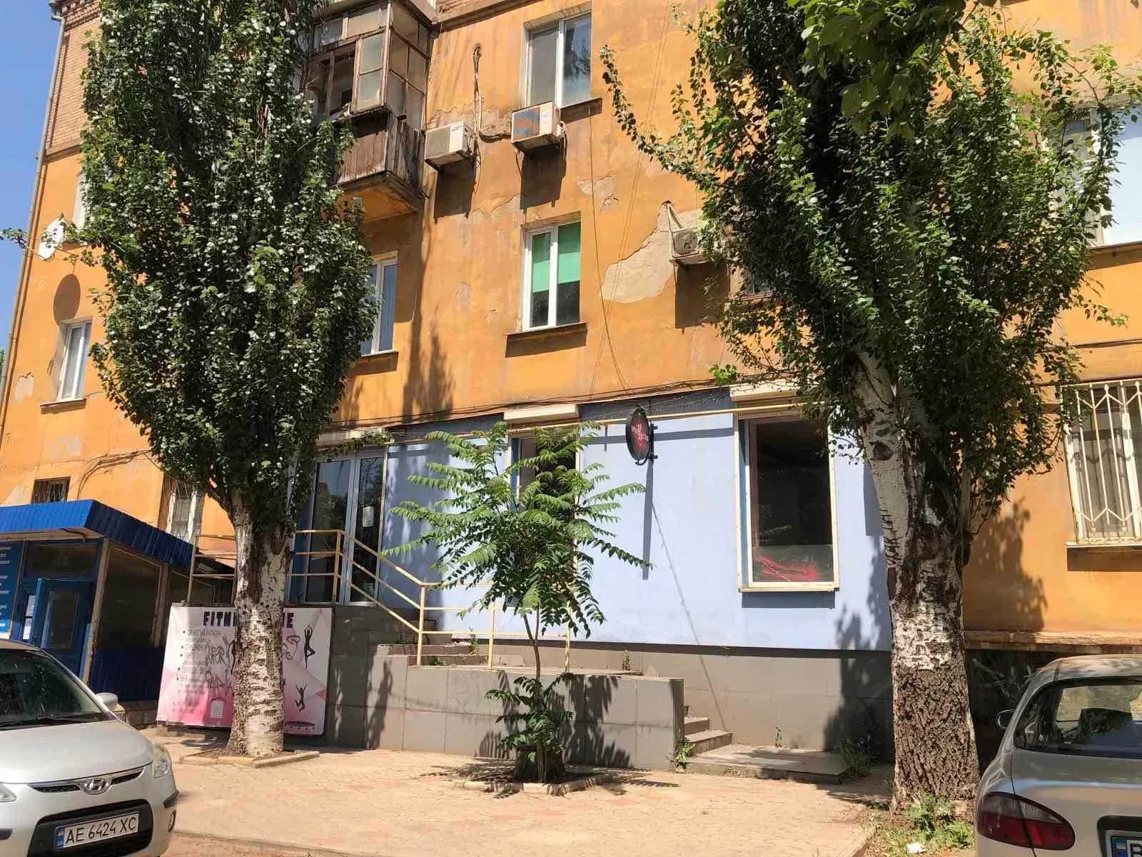 Приміщення, Покровський: з ремонтом, паркомісця, з орендарем - фото 1