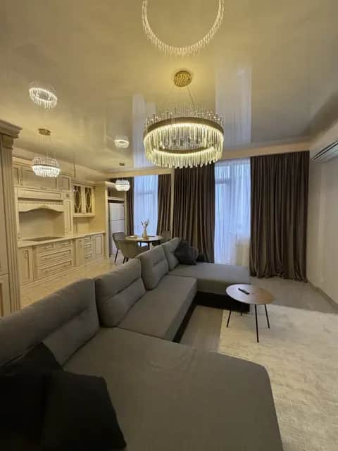 2-кімнатна квартира у ЖК 5й Кадор: кухня 32 м², панорамні вікна - фото 1