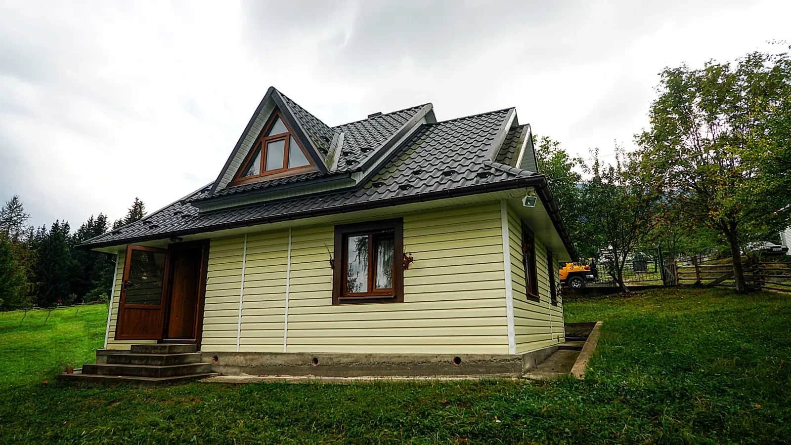 Будинок, Яворів: 11.02 соток, гараж, під оренду - фото 1