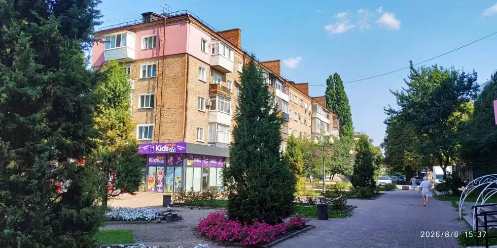 2-кімнатна квартира, Конотоп: статуя коня з вікна, центр міста - фото 1