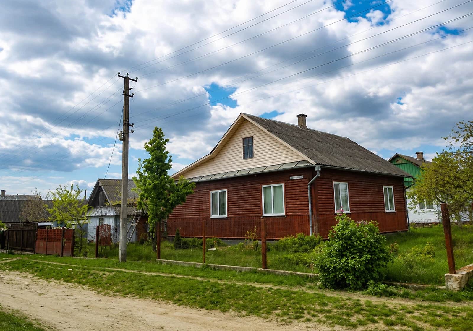 Будинок, Березне: цегляні стіни, гараж і літня кухня - фото 1