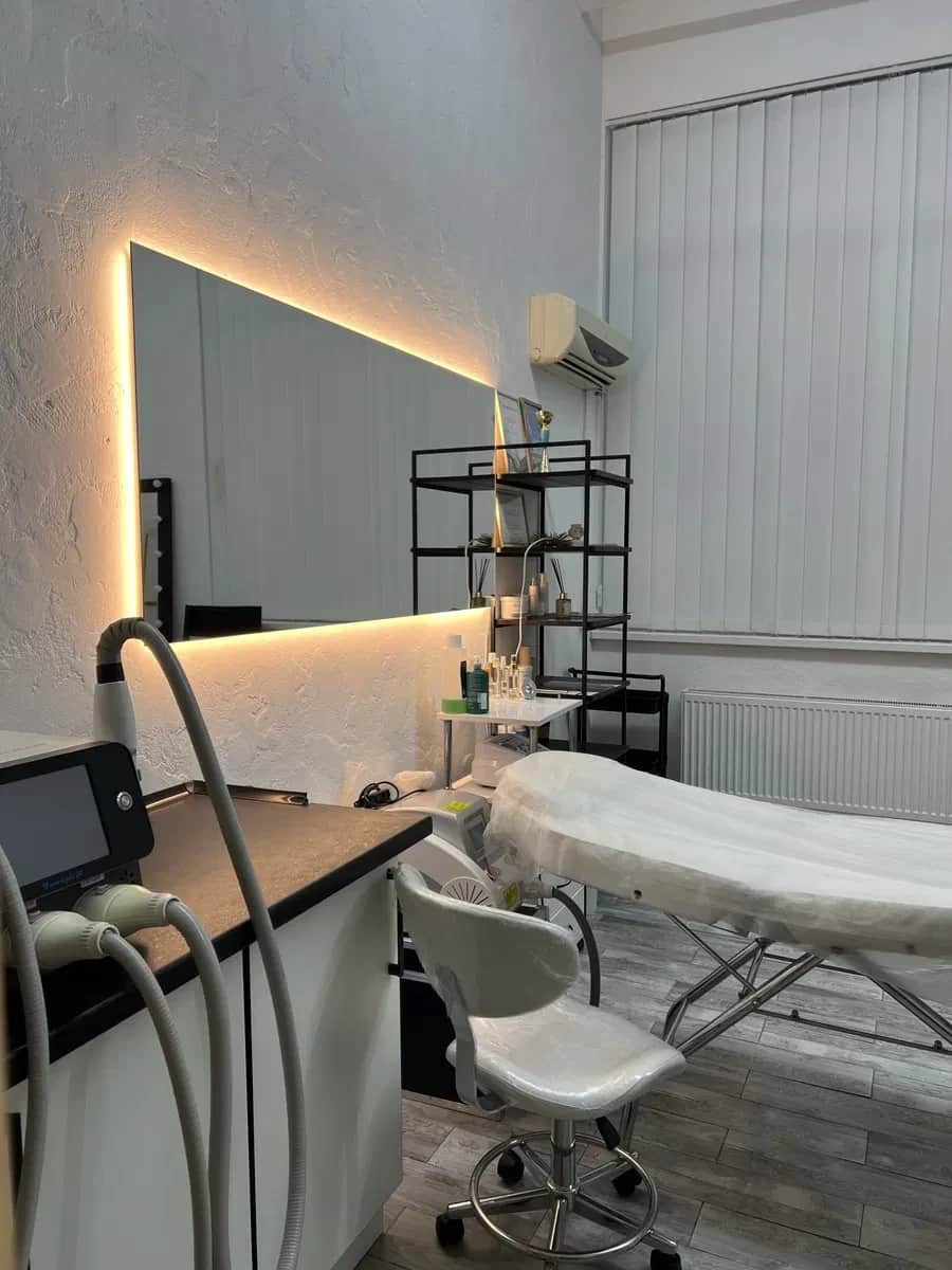 Б’юті-студія, Амур-Нижньодніпровський: червона лінія, майстри на оренді - фото 1