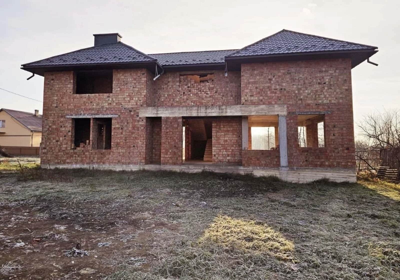 Будинок, Сторожинець: 3 спальні, коробка та дах, тераса - фото 2