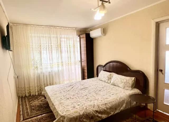 2-кімнатна квартира, Павлоград: косметичний ремонт, цегляні стіни - фото 1