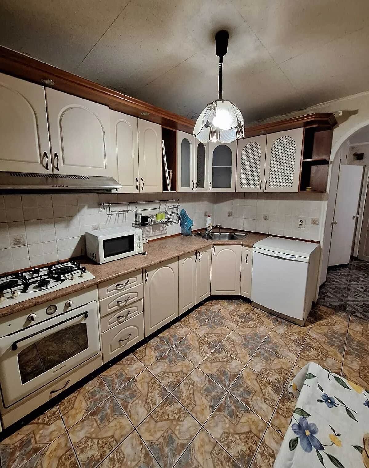 2-кімнатна квартира, Бортничі: цегляні стіни, бойлер, торг можливий - фото 1