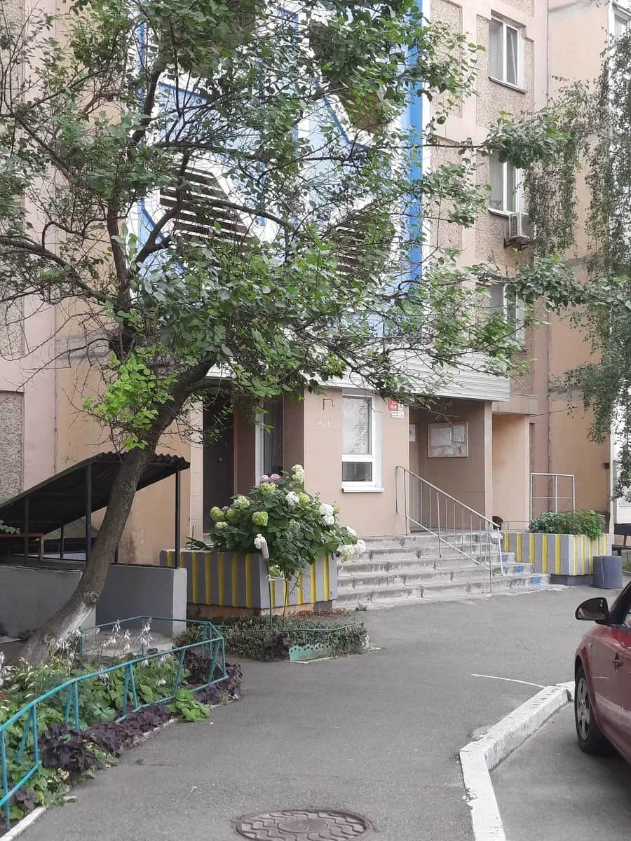 3-кімнатна квартира, Дарницький: закрита територія, паркінг - фото 1
