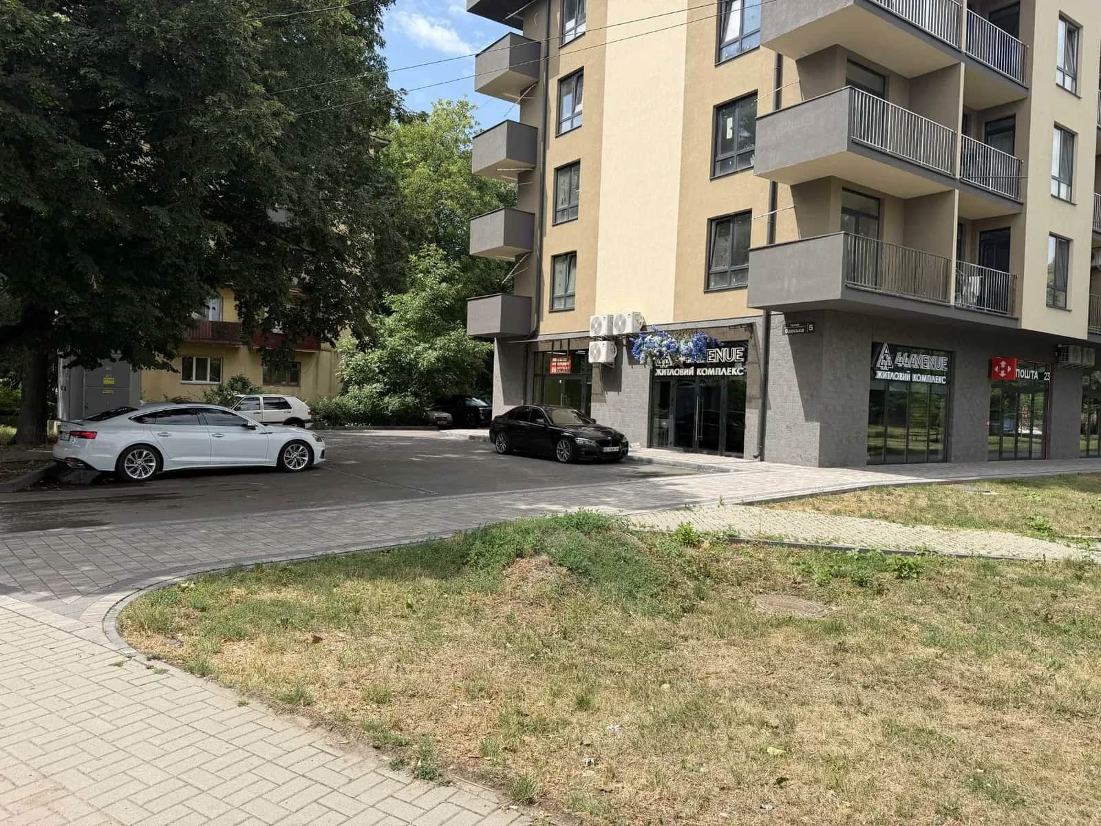 Приміщення, Ужгород: фасадне, паркінг, панорамні вікна - фото 1
