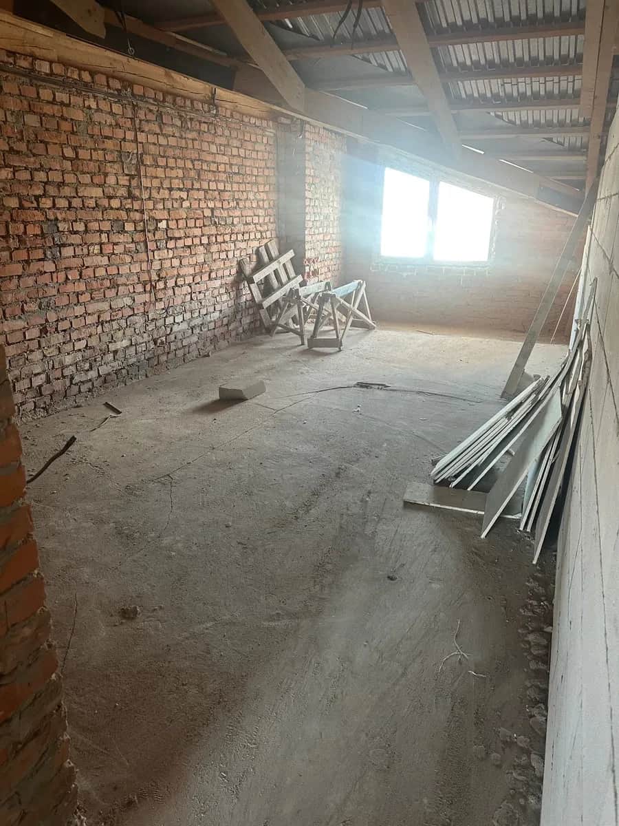 3-кімнатна квартира, коло Подолян: мансардний поверх, вільне планування - фото 2