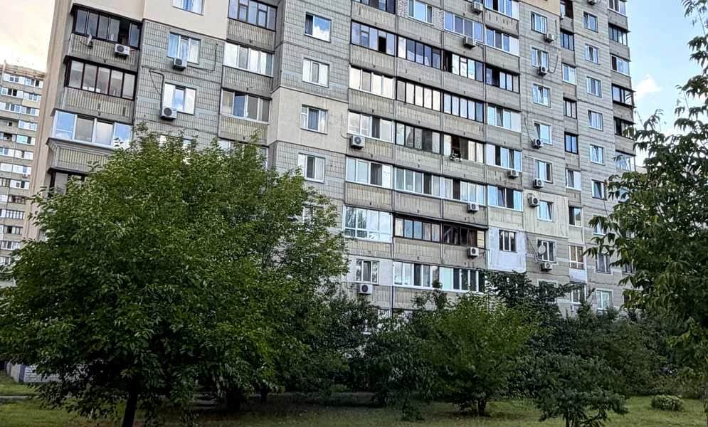 1-кімнатна квартира, Дарницький: біля метро Позняки, паркінг у дворі - фото 1