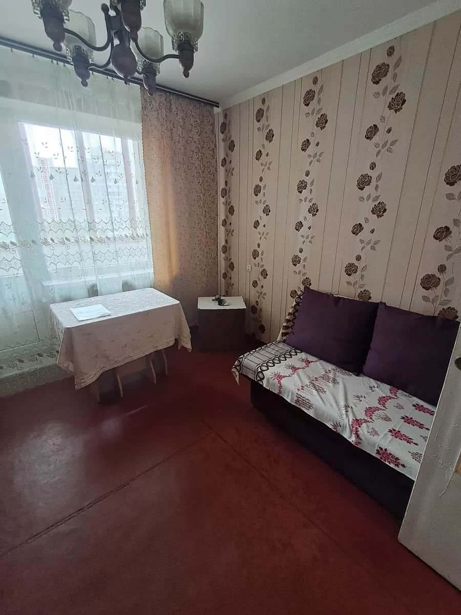 1-кімнатна квартира, Дарницький: метро Позняки, два дивани - фото 1
