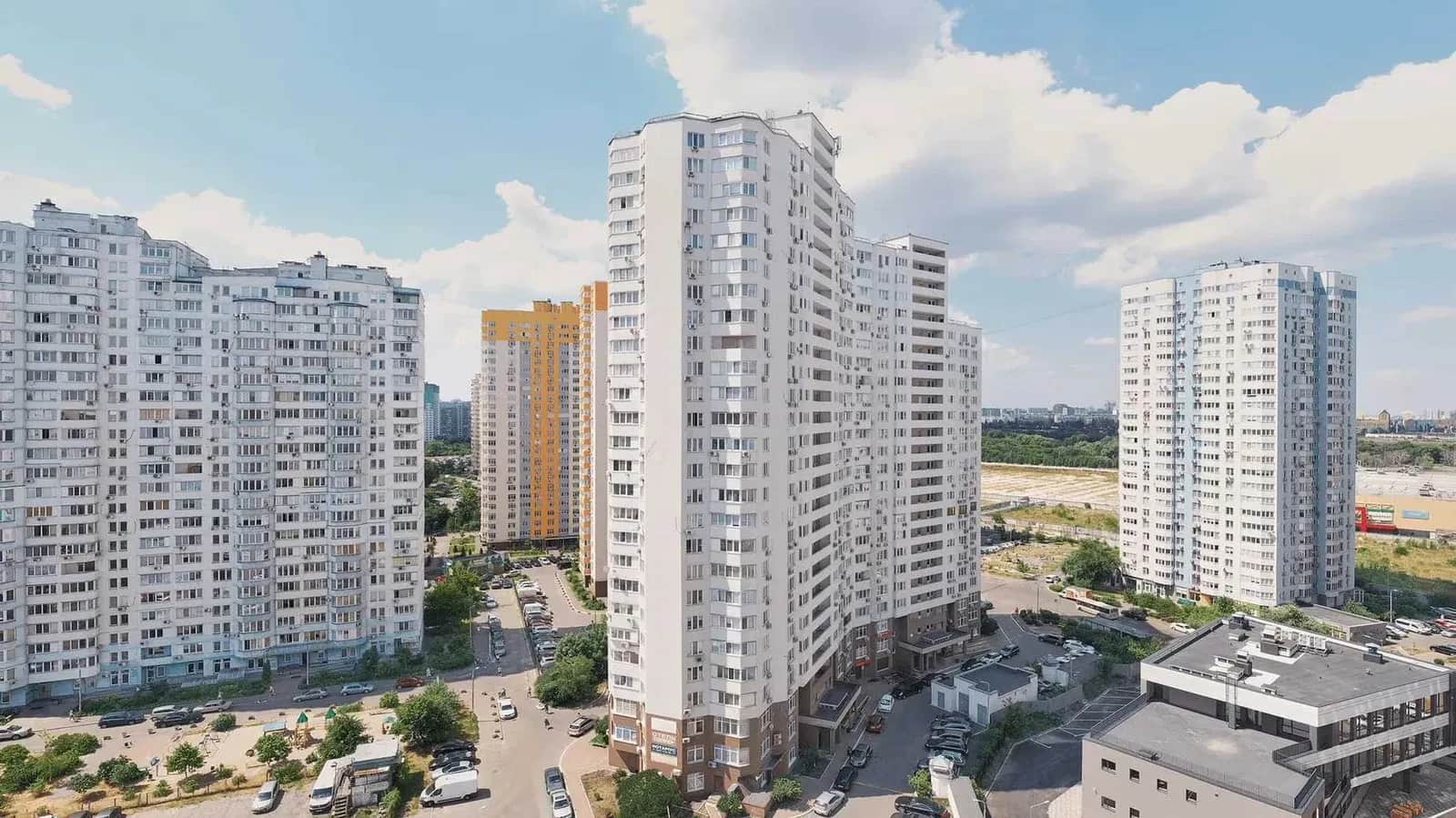 3-кімнатна квартира, Дарницький: підземний паркінг, 2 санвузли, торг - фото 1