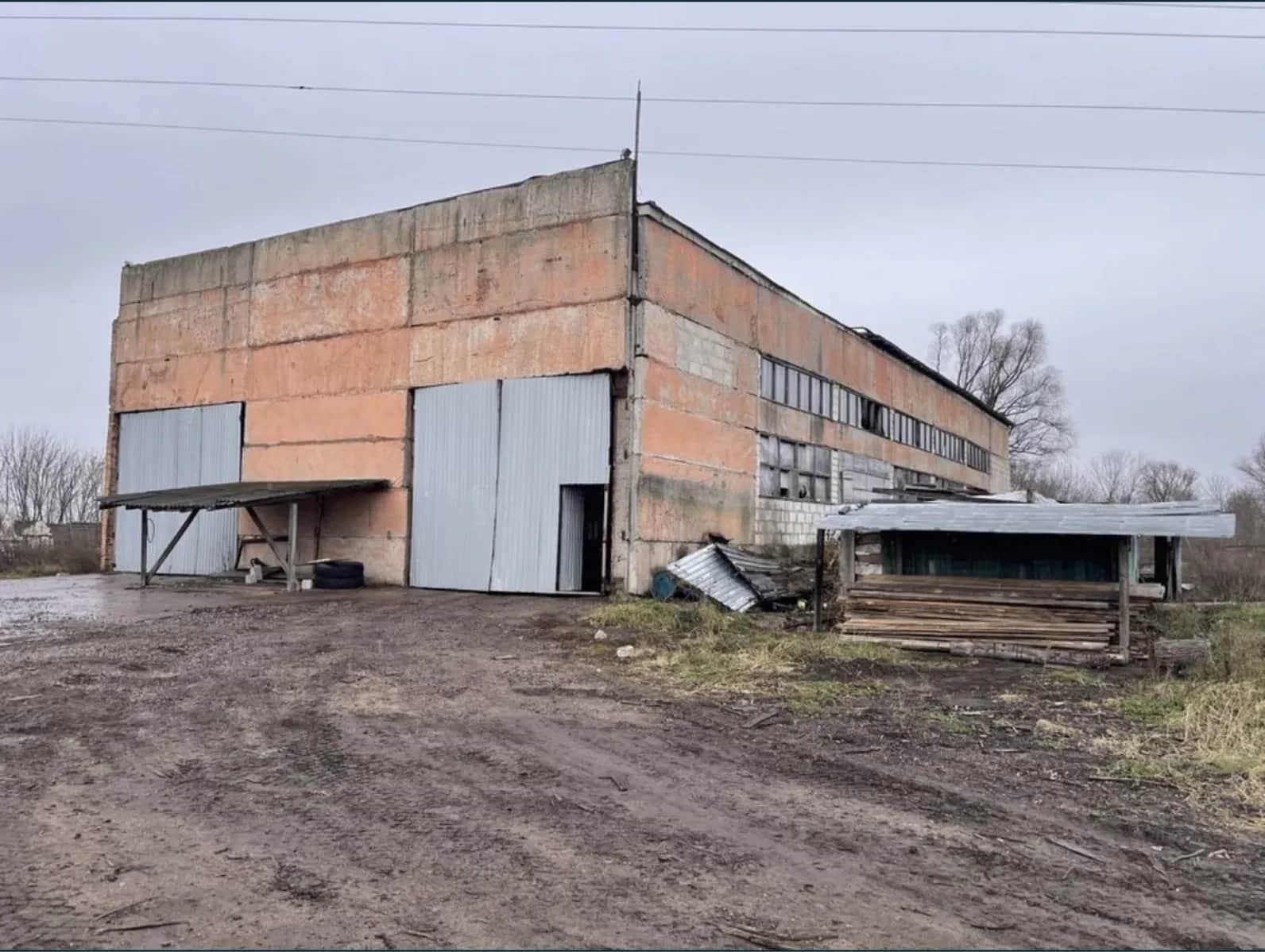 Склад, Батурин: ангар, окремі будівлі, асфальтований під’їзд - фото 1