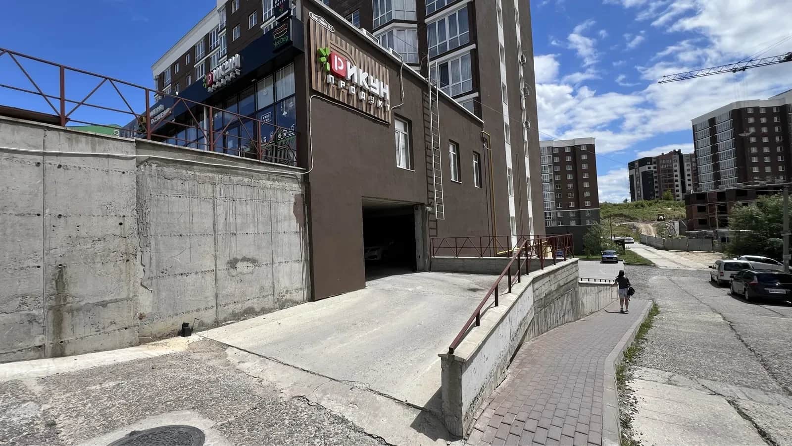 Паркомісце у ЖК «Амстердам»: комірка, автоматичні ворота - фото 1