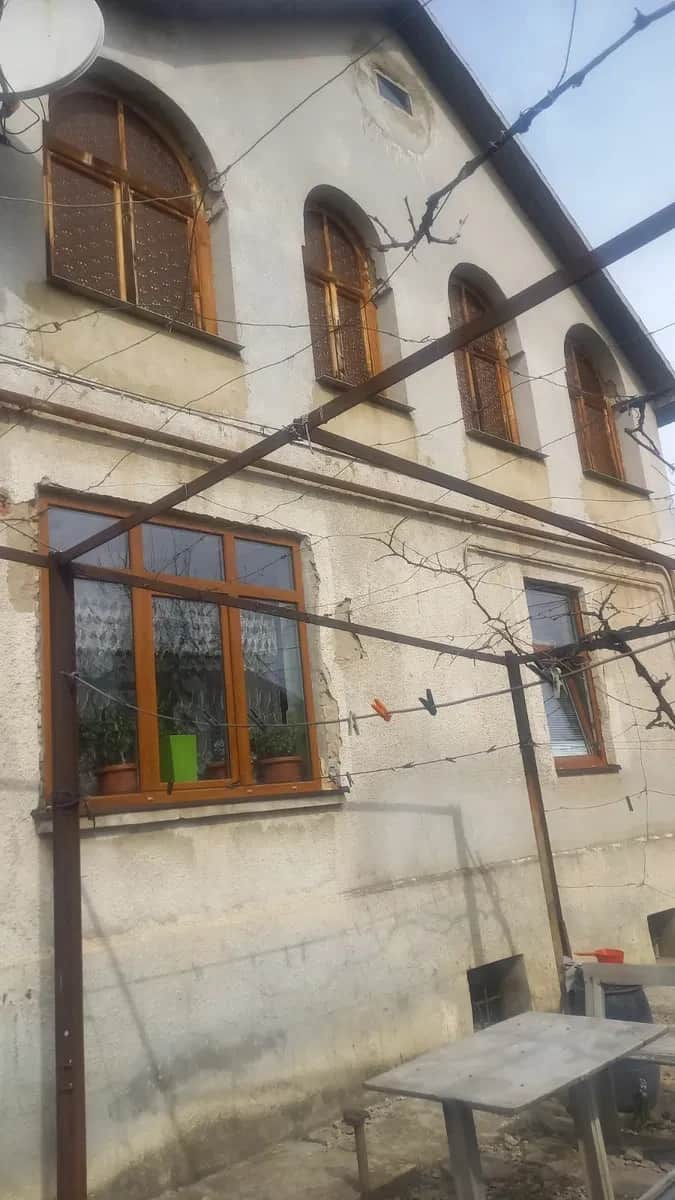 Будинок, Мукачево: проживання двох сімей, два входи, майстерня - фото 1