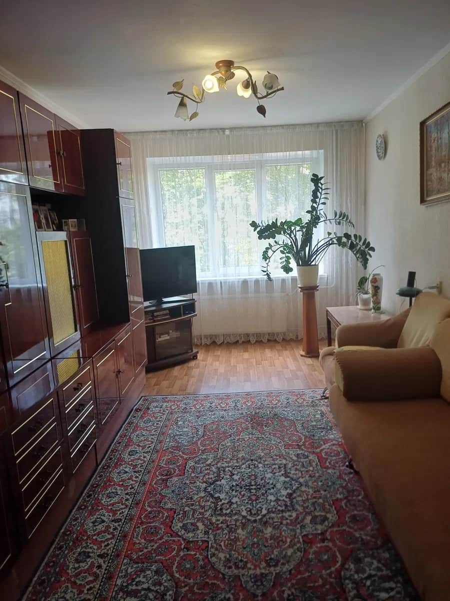 3-кімнатна квартира, ЮЗР: євроремонт, велика лоджія, балкон - фото 1