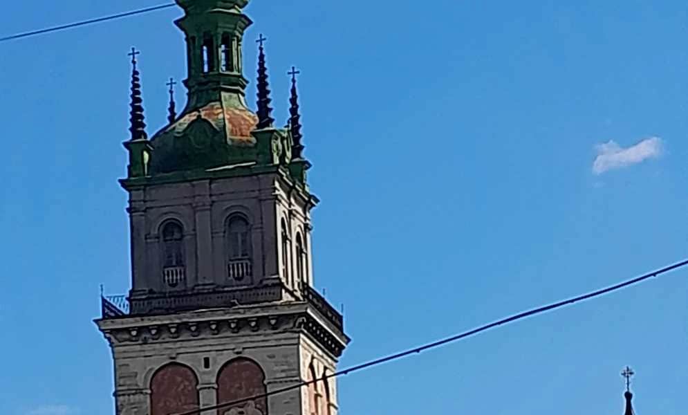 3-кімнатна квартира, Галицький: вид із п'яти вікон і балкона, новий дах - фото 1