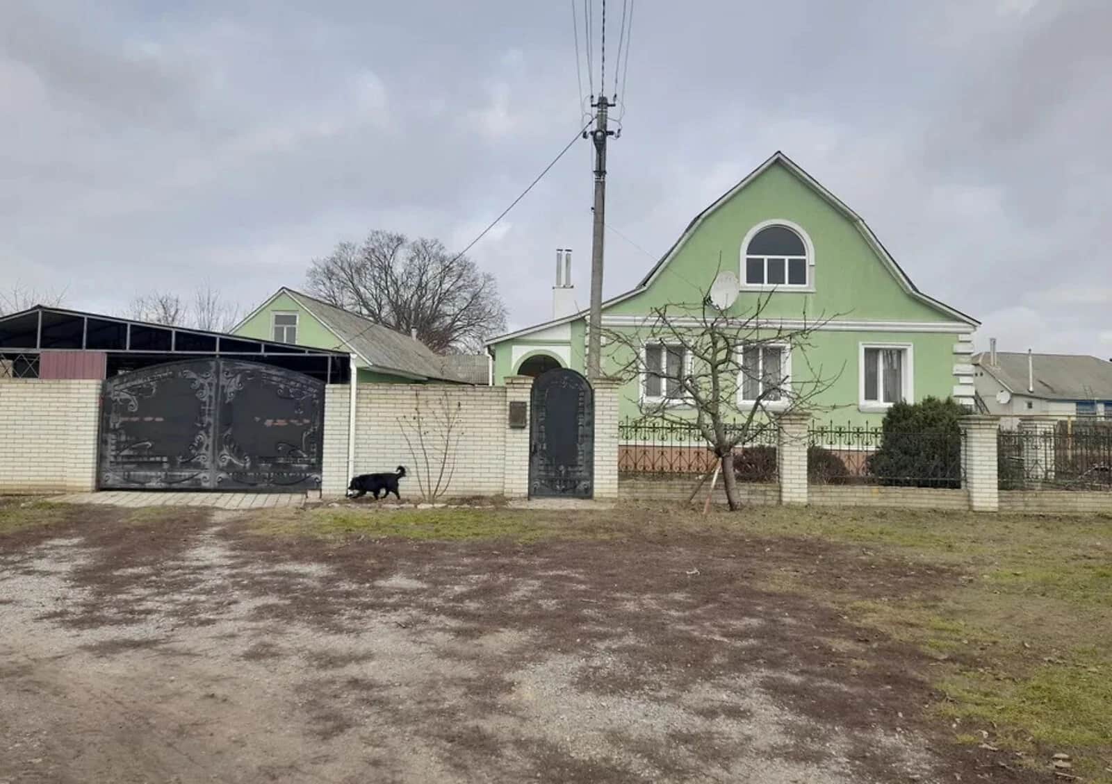 Будинок, Буринь: гараж, дизайнерське оформлення, бесідка - фото 1