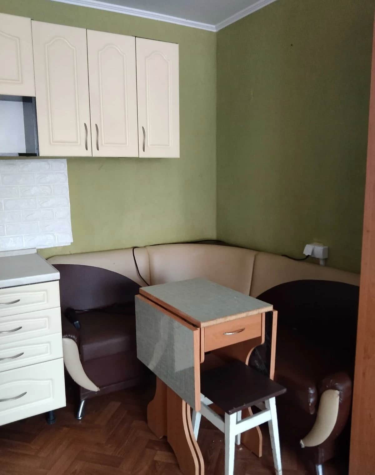 Кімната, Зелений Попугай: паркомісце, укриття в будинку - фото 2