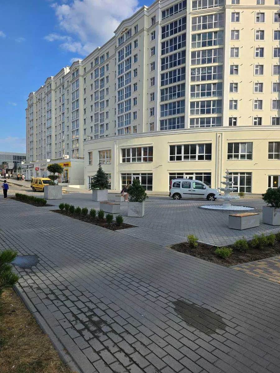 Приміщення у ЖК Grand Royal: фасадне, ремонт, гостьовий паркінг - фото 1