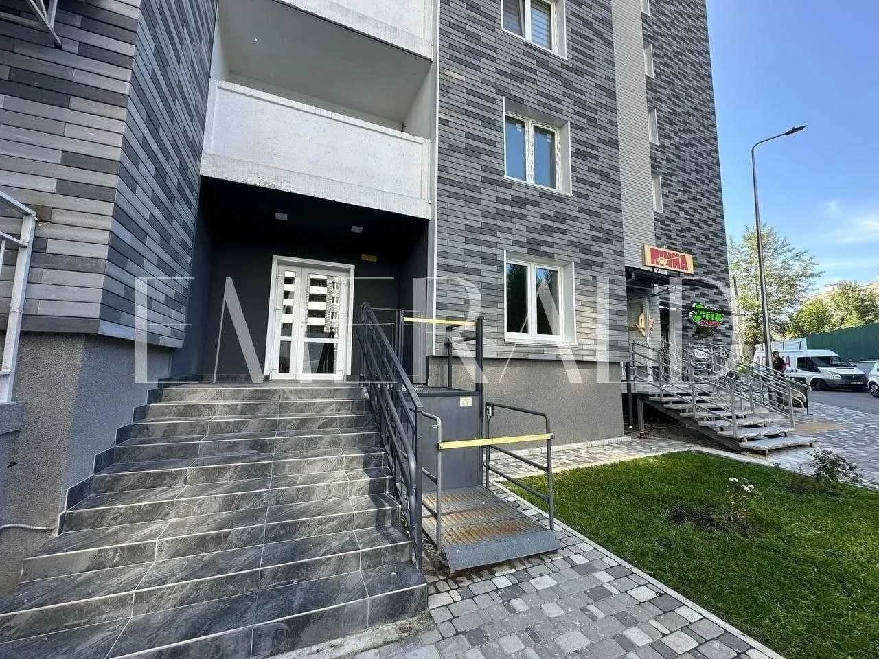 Комерційне приміщення у ЖК Навігатор-2: фасадне, з ремонтом - фото 2
